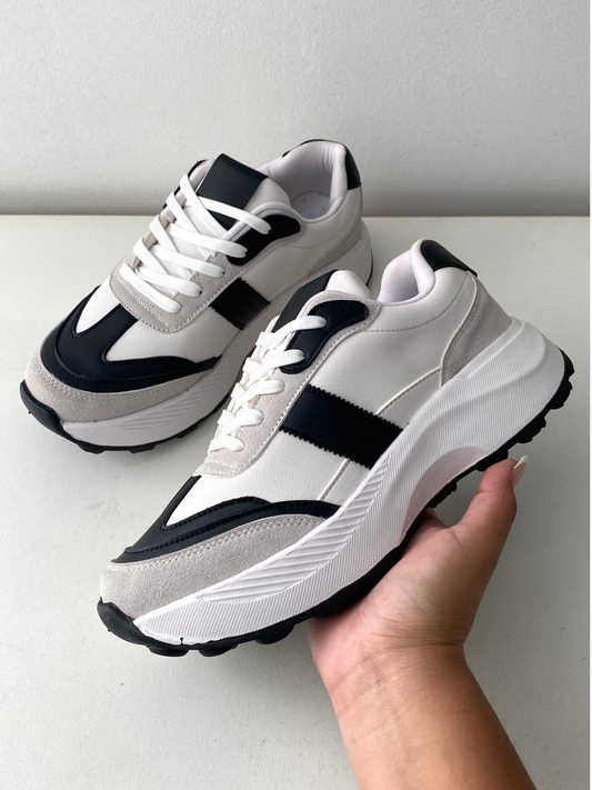 Vitorria Black/White